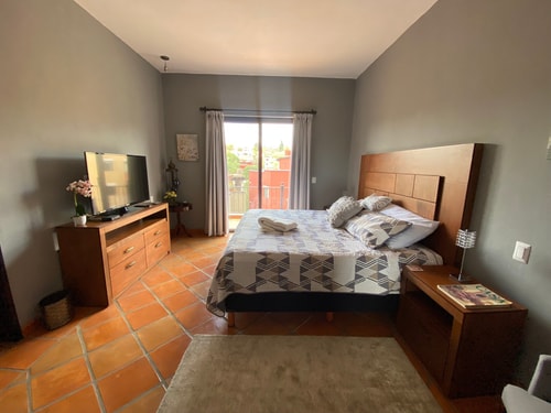 Spacious Apt w/ Terrace | Central and Familiar 9 Destyna