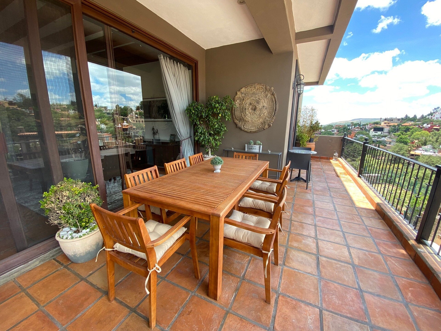 Spacious Apt w/ Terrace | Central and Familiar Destyna