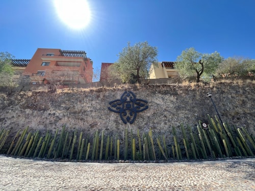 Spacious Apt w/ Terrace | Central and Familiar 5 Destyna