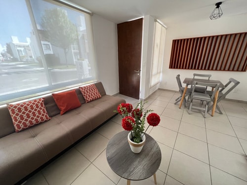 SONTERRA House 25 min. Toyota Plant | Familiar 10 Destyna
