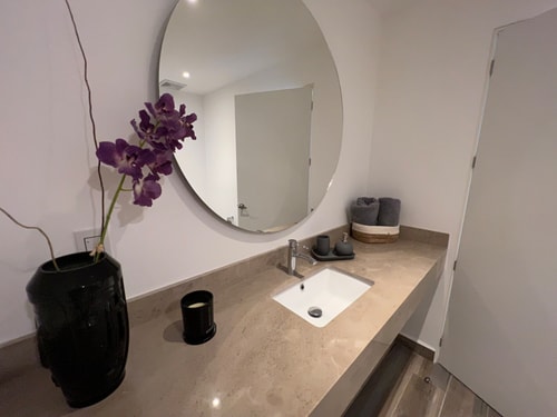POSTAL 702 Gym, Pool, Spa | Exclusive - Elegant 34 Destyna
