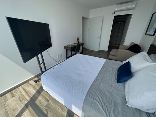 POSTAL 702 Gym, Pool, Spa | Exclusive - Elegant 27 Destyna