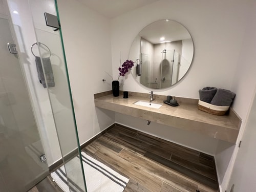 POSTAL 702 Gym, Pool, Spa | Exclusive - Elegant 2 Destyna