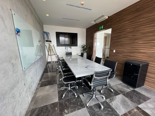 POSTAL 702 Gym, Pool, Spa | Exclusive - Elegant 43 Destyna