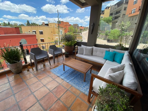 Spacious Apt w/ Terrace | Central and Familiar 1 Destyna