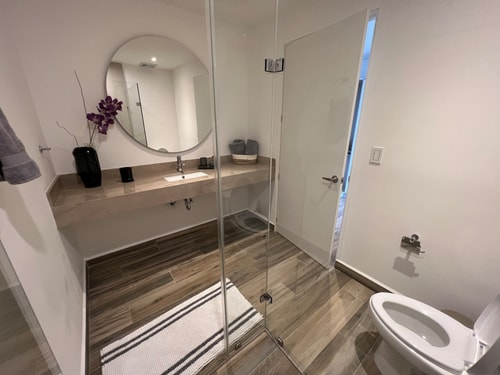 POSTAL 702 Gym, Pool, Spa | Exclusive - Elegant 33 Destyna