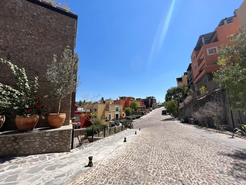 Spacious Apt w/ Terrace | Central and Familiar 37 Destyna