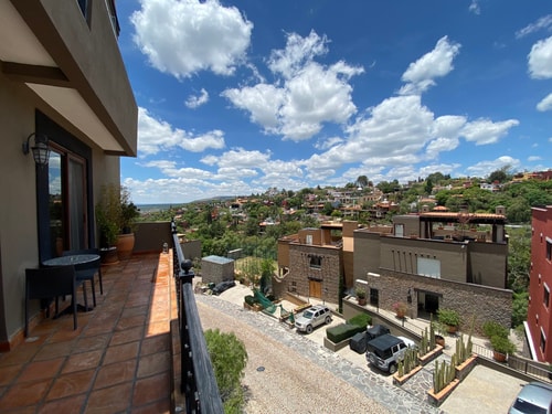 Spacious Apt w/ Terrace | Central and Familiar 4 Destyna