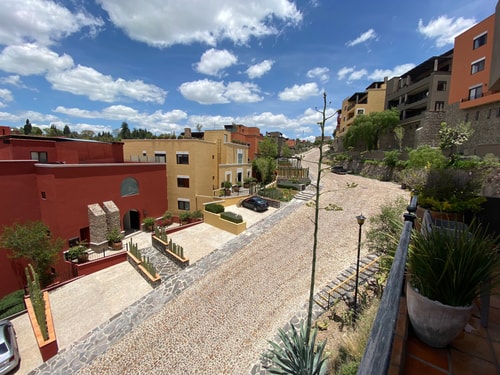 Spacious Apt w/ Terrace | Central and Familiar 28 Destyna