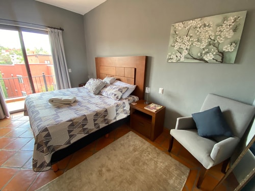 Spacious Apt w/ Terrace | Central and Familiar 10 Destyna