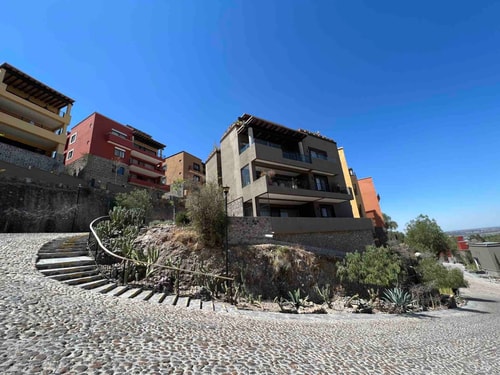 Spacious Apt w/ Terrace | Central and Familiar 34 Destyna