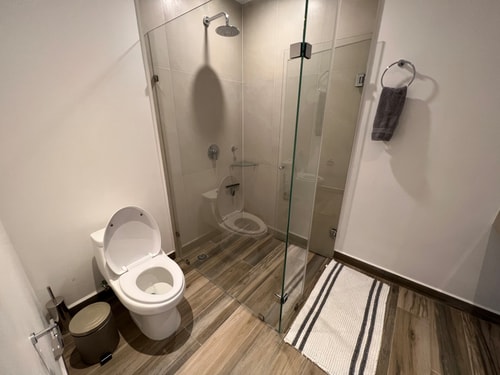 POSTAL 702 Gym, Pool, Spa | Exclusive - Elegant 35 Destyna