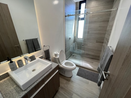 MOTTO 1803A Gym, Pool | Modern - Comfort 29 Destyna