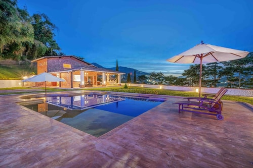 Countryside Villa | Pool, BBQ & Views, Starlink