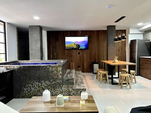 ARYA Penthouse 3BD/3.5Bath Huge Hot tub El Poblado