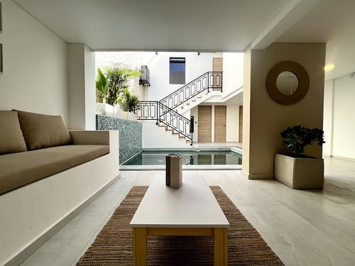 Casa BALI 6Bed/7Bath A/C Heated Pool in Provenza