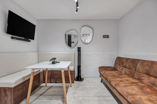 NOWA Apt | Provenza Walkable Area, A/C &  Balcony