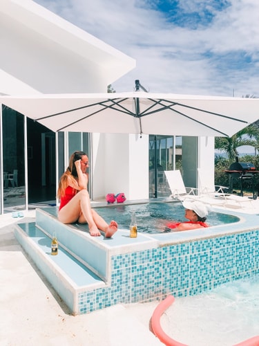 Modern House With Pool 24 INUS LIFE
