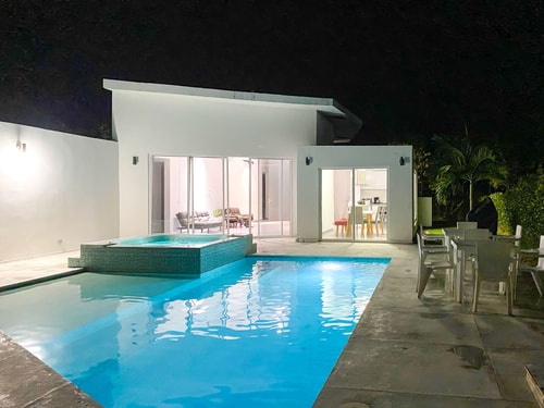 Modern House With Pool 42 INUS LIFE