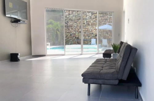 Modern House With Pool 21 INUS LIFE