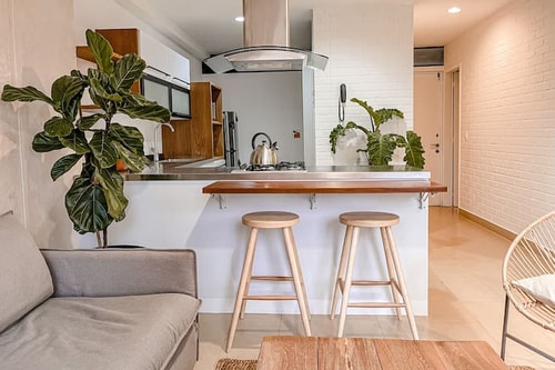 Fresh, modern, populated loft close to everything! My Places