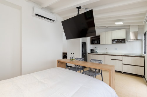 Astonishing Studio with A/C and Wi-Fi 2 My Places