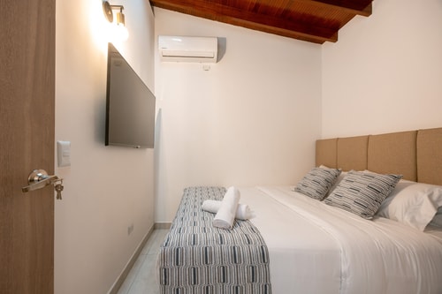 Modern 2BR Apartment w/ A/C | Laureles 37 My Places