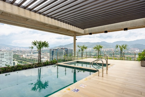 Incredible, modern unit with great view and A/C 37 My Places