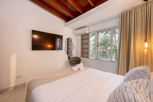 Modern 2BR Apartment w/ A/C | Laureles 5 My Places