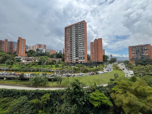 Modern Apt Near Santa Fe Mall | El Poblado 21 My Places