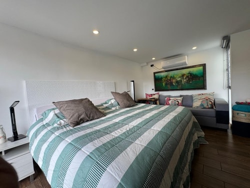 Modern Duplex w/ Mountain Views | El Retiro 28 My Places