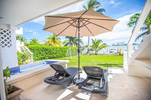 Waterfront House with Private Pool at Hotel Zone