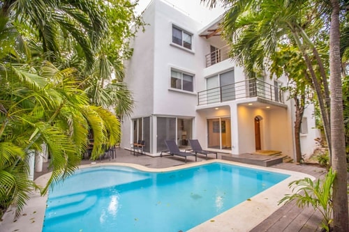 Beautiful 4BR Villa Few Steps From The Beach!