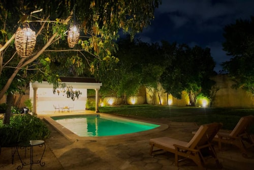 Exclusive room close dowtown with pool!