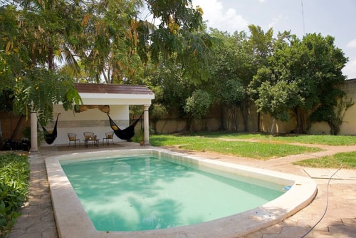 Cosy room with pool near downtown Merida!