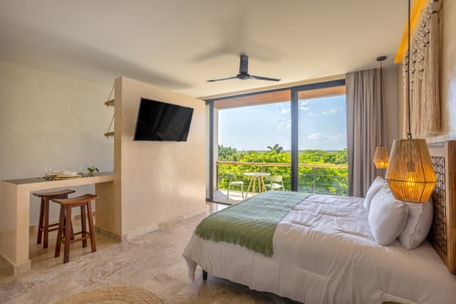 Relaxing Studio Near Beach with Rooftop Pool