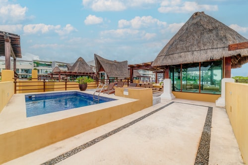 Penthouse w/ Private Pool on Rooftop