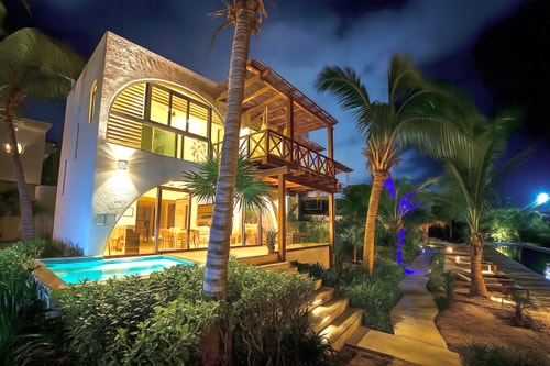 Private Pool Villa w/ Oceanview and Nearby Beach!