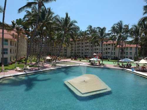 2 Bdr Apartment in Hotel + Beach + Swimming Pool