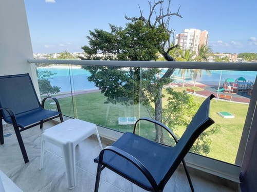 2 drrms, Pool, WiFi, A/C