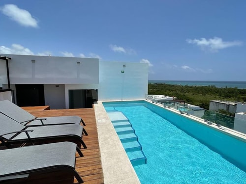 Delux Apt, Roof Pool