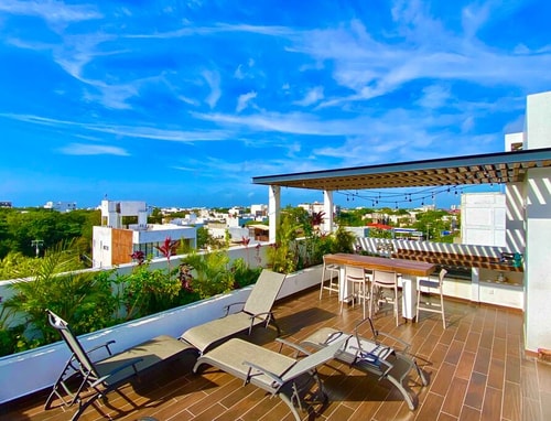 Perfect Getaway: Beach & 5th Avenue Near You!