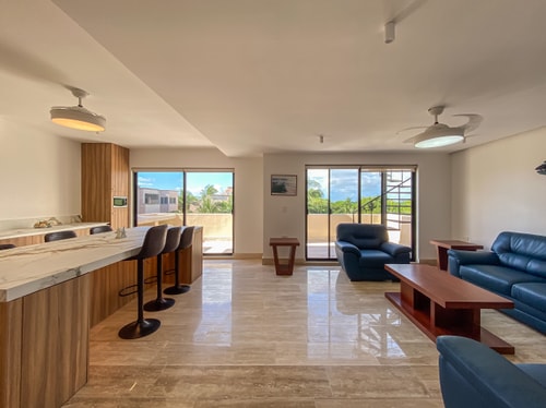 2 Bedroom Tropical Paradise near the Beach