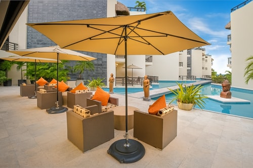 2 Bedroom Apt Steps from The Beach