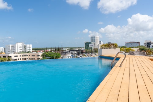 Stunning 2 bed/Apt Lagoon View & Pool