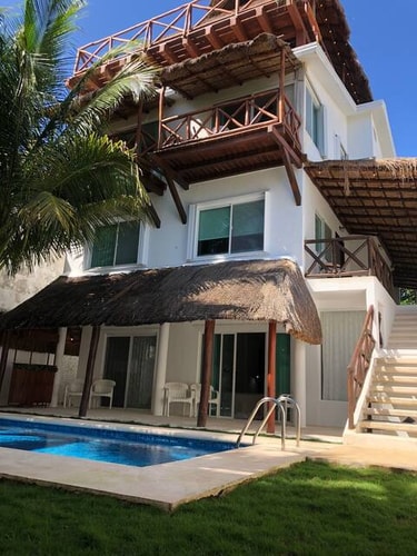 Coastal Serenity: Jungle View and VIP Jacuzzi