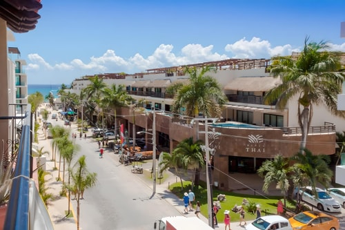 2 Bedroom Apt Steps from The Beach and 5th Av