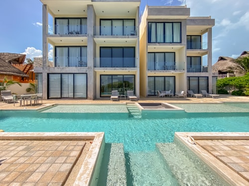 Perfect Getaway: 2 Bedrooms, Ocean View and Pool!