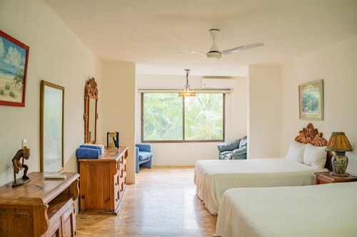 2 Bedroom Tropical Paradise near the Beach