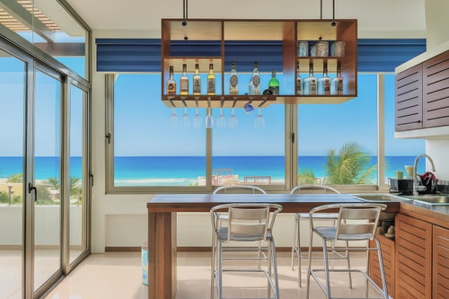 Ocean View Penthouse, 90m away from the Beach!